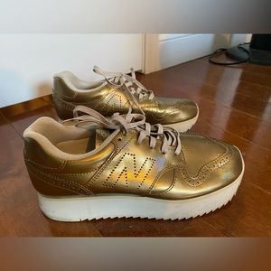 New Balance Metallic Gold Sneaker Sz 9